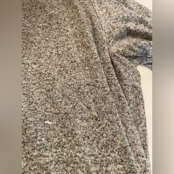 Cuddl Duds Gray Hoodie Top Shirt Size 1X-Pic of slight white thread on the front - Picture 6 of 6
